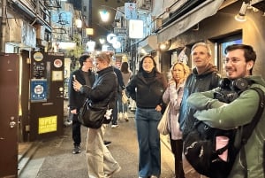 Tóquio: Excursão a pé pela vida noturna e ruas secretas de Shinjuku