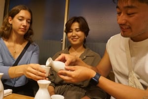 Tokyo: Shinjuku Hidden Japanese Bar Tour (Neon Light City)
