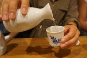 Tokyo: Shinjuku Hidden Japanese Bar Tour (Neon Light City)