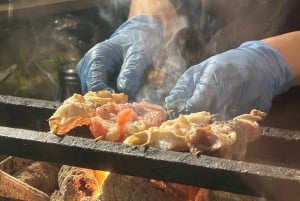 Tokio: ¡Disfruta de una experiencia de yakitori en un izakaya con guía en la zona del Skytree!
