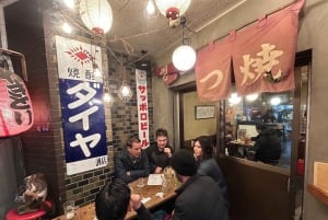 Tokio: ¡Disfruta de una experiencia de yakitori en un izakaya con guía en la zona del Skytree!