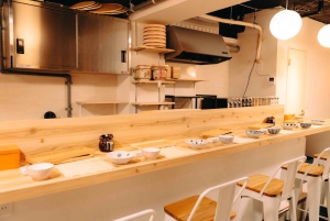 Tokyo : cours de préparation de sushis en veste happi près d'un site célèbre