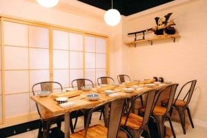 Tokyo : cours de préparation de sushis en veste happi près d'un site célèbre