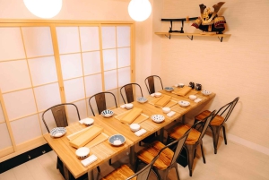 Tokyo : cours de préparation de sushis en veste happi près d'un site célèbre