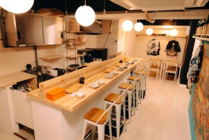 Tokyo : cours de préparation de sushis en veste happi près d'un site célèbre