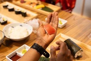 Tokyo : cours de préparation de sushis en veste happi près d'un site célèbre