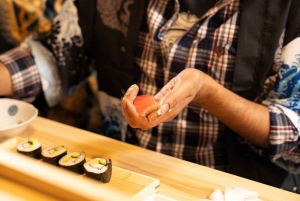 Tokyo : cours de préparation de sushis en veste happi près d'un site célèbre