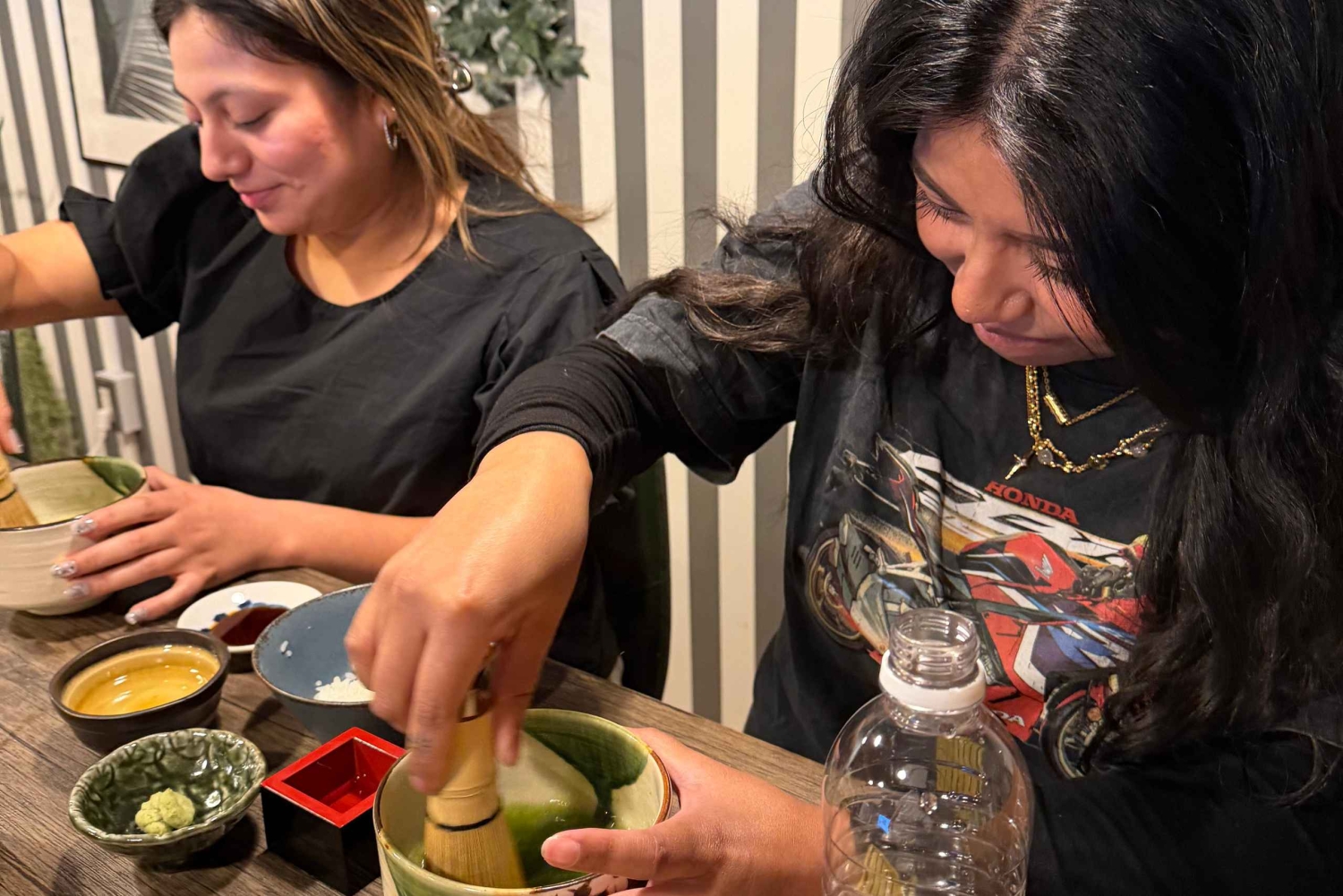 Warsztaty sushi w Tokio: ceremonia sake i matcha