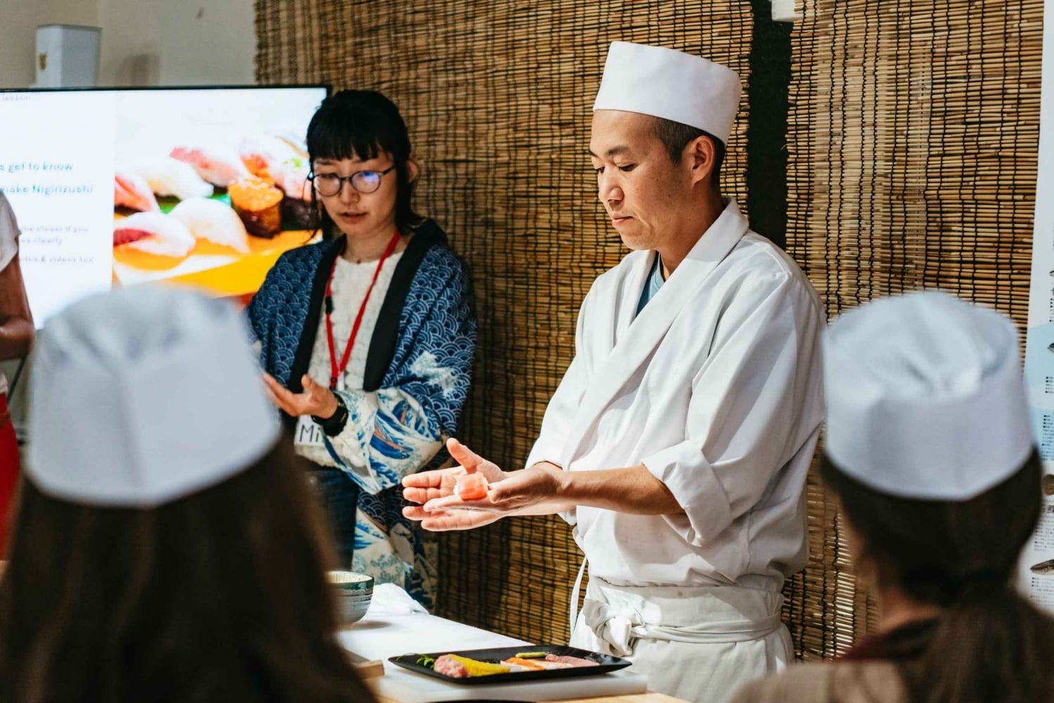 Tokyo : cours de préparation de sushis avec un chef professionnel et visite du marché aux poissons de Tsukiji