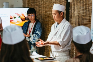 Tokyo : cours de préparation de sushis avec un chef professionnel et visite du marché aux poissons de Tsukiji