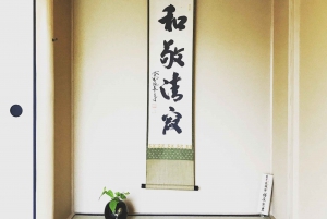 Tokyo: Tea Ceremony Experience in a small tea room