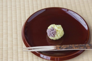 Tokyo: Tea Ceremony Experience in a small tea room