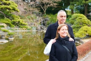 Tokyo: Private Tour of the Imperial Palace East Gardens