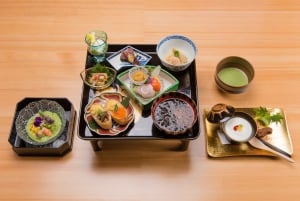 Tokyo: Japanese Traditional Performing Arts Show with Dinner