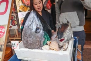 Tokyo: Tsukiji Fish Market Seafood and Sightseeing Tour