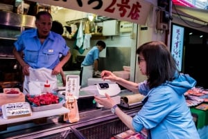 Tokyo: Tsukiji Fish Market Street Food Tour with Tasting