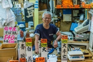 Tokyo: Tsukiji Fish Market Street Food Tour with Tasting