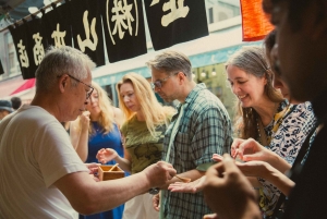 Tokio: Tour por el mercado de pescado de Tsukiji con degustación de sashimi fresco