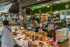 Tokio: Tour por el mercado de pescado de Tsukiji con degustación de sashimi fresco