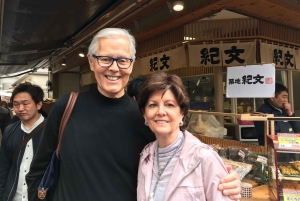 Tour privado por la gastronomía y la cultura de Tsukiji, Tokio Guía con licencia