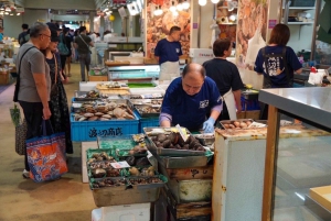 Tokyo: tour gastronomico e degustazione di sake al mercato di Tsukiji