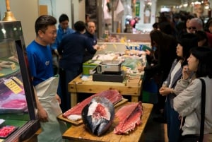 Tokyo: Tsukiji Market Walking Tour & Sushi Cooking Class