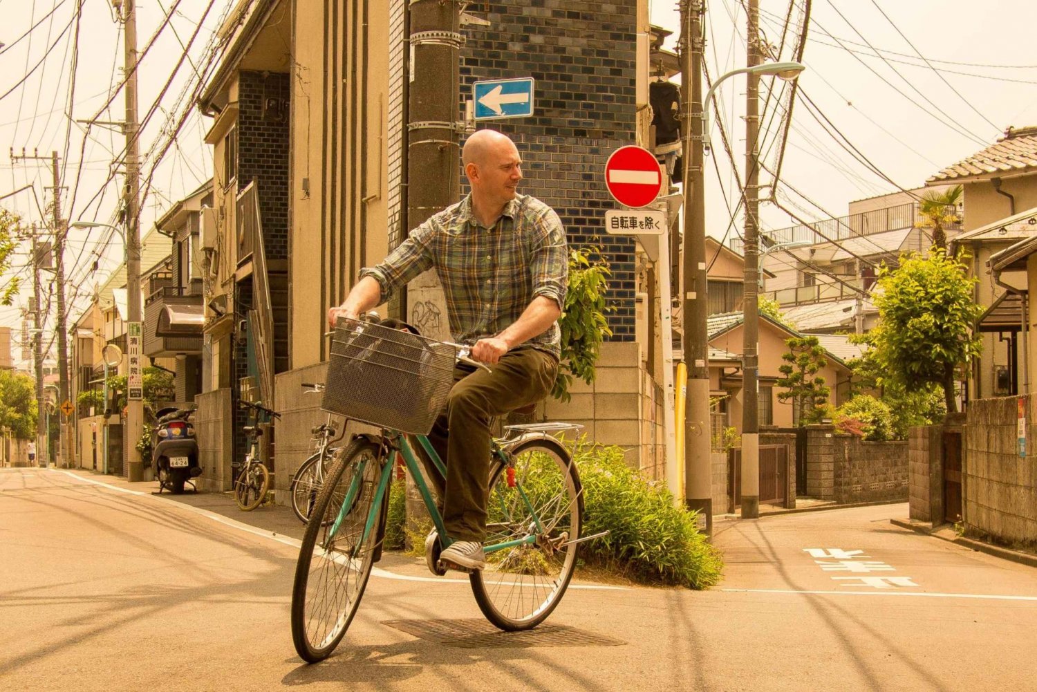 Tokyo: West-Side Cycling and Food Tour with Guide