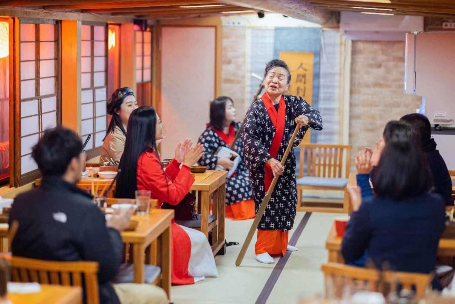 Tokyo: Yakatabune Dinner Cruise with Japanese Show & Drinks