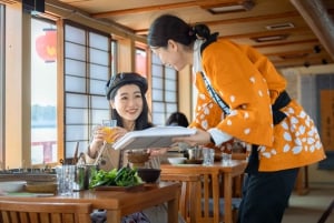 Tokyo: Yakatabune Dinner Cruise with Japanese Show & Drinks