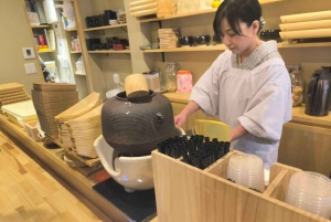 Tokyo: Yanaka and Nippori Food Tour with Local Guide