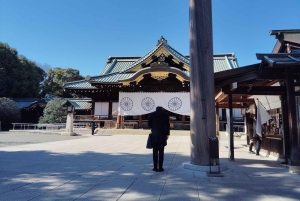 Tokyo: Yasukuni Shrine and Yushukan Museum Guided Tour