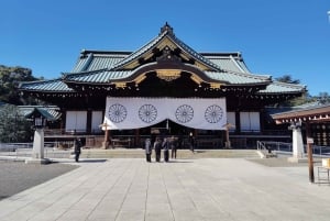 Tokyo: Yasukuni Shrine and Yushukan Museum Guided Tour
