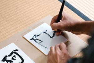 Tokyo: Zen Meditation, Calligraphy, and Tea Experience