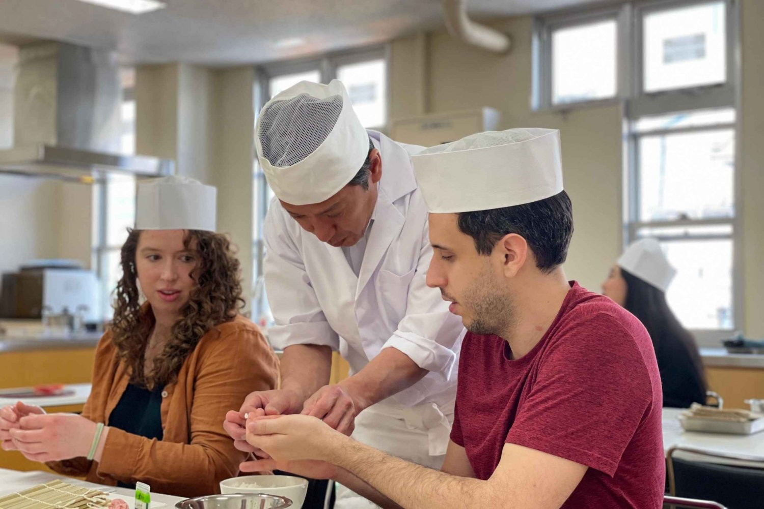 Tokyo : Cours de préparation de sushis au marché aux poissons de Tsukiji avec un chef professionnel