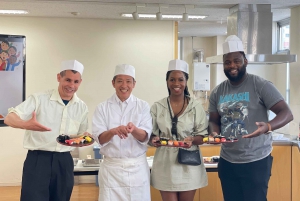 Tokyo: Tsukiji Fish Market Sushi Making Class with Pro Chef