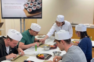 Tokyo: Tsukiji Fish Market Sushi Making Class with Pro Chef