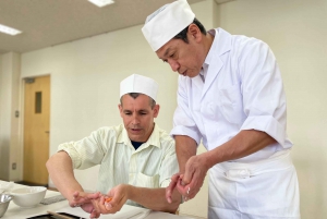 Tokyo: Tsukiji Fish Market Sushi Making Class with Pro Chef