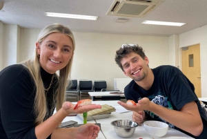 Tokyo: Tsukiji Fish Market Sushi Making Class with Pro Chef