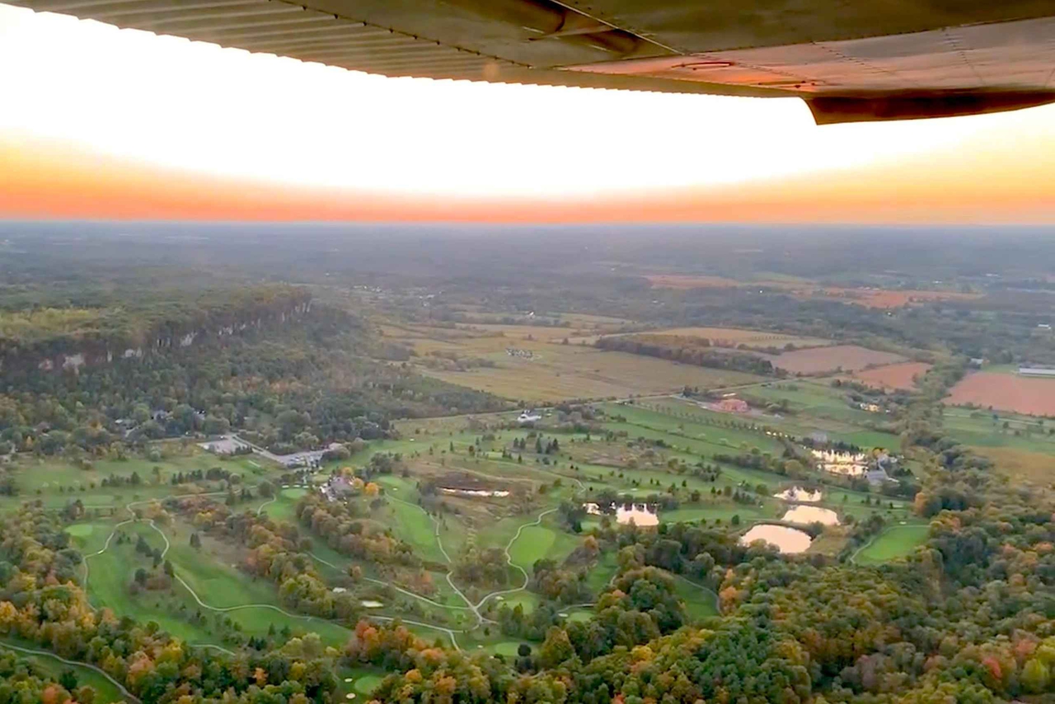 Burlington: Scenisk flyoplevelse langs Ontariosøens kystlinje