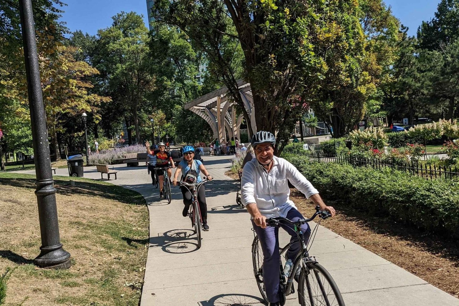 Mit dem E-Bike durch Torontos dynamische Nachbarschaften