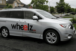 Z wodospadu Niagara: prywatny transfer z lotniska w Toronto