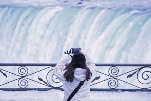 From Toronto: Niagara Falls Day Tour with Boat Cruise