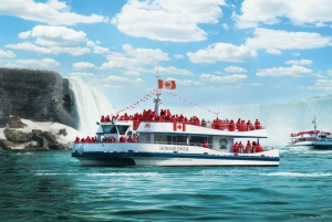 From Toronto: Niagara Falls Day Tour with Boat Cruise