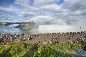 From Toronto: Niagara Falls Day Tour with Boat Cruise