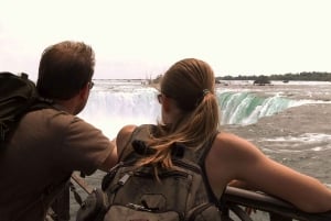 From Toronto: Niagara Falls Day Tour with Boat Cruise