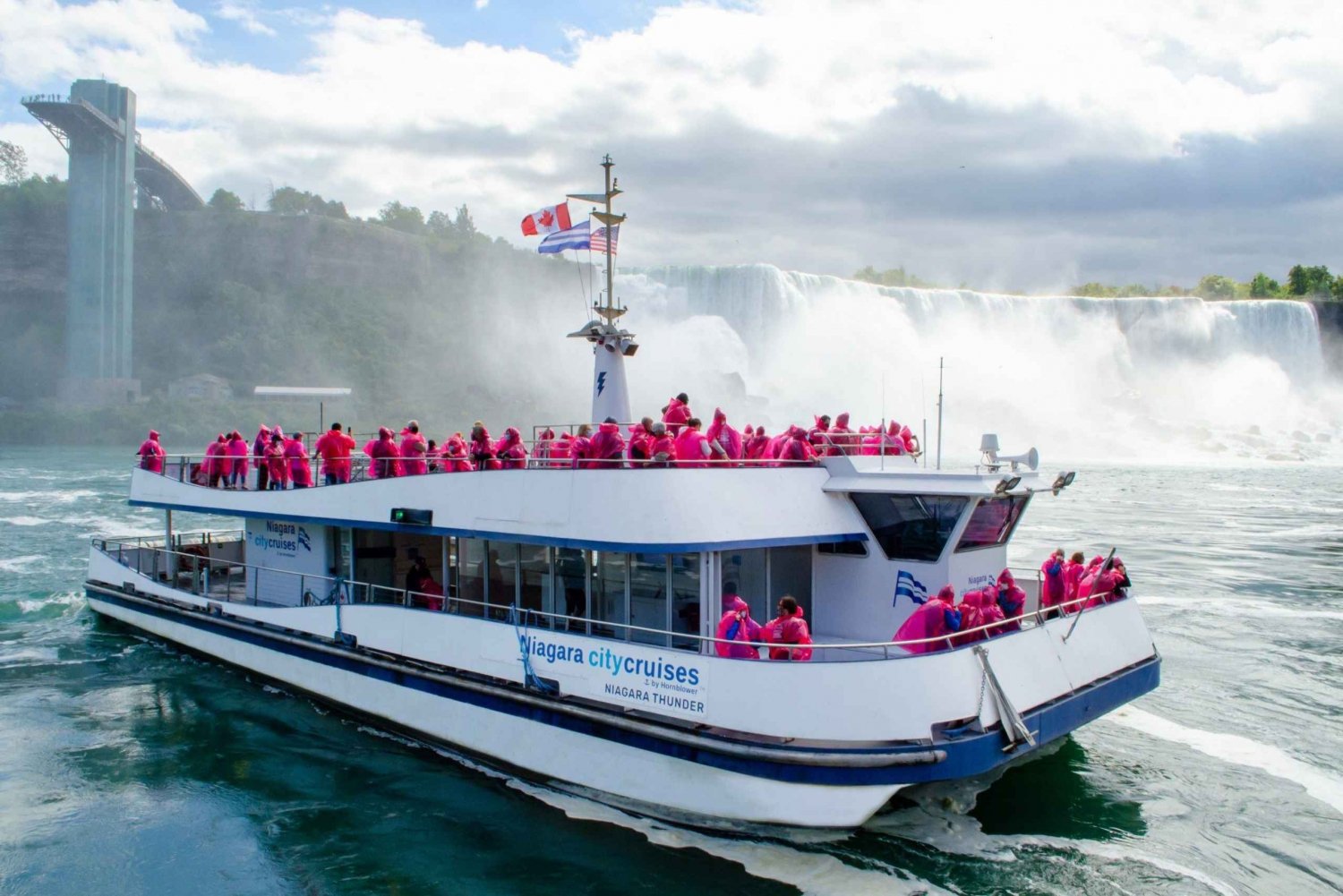 Toronto: Niagara Falls Day Trip with VIP Maid of Mist Cruise