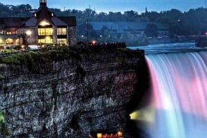 Desde Toronto: Visita nocturna a las cataratas del Niágara con tour en barco
