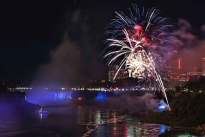 Desde Toronto: Visita nocturna a las cataratas del Niágara con tour en barco