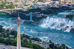 Toronto: Winter Niagara Falls Tour mit Attraktionen Paket