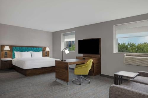 Hampton Inn & Suites by Hilton Toronto Downtown